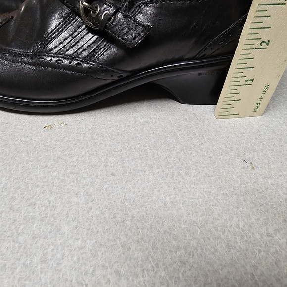 Earth Origins Black Mules with Chunky Heel - Picture 4 of 8